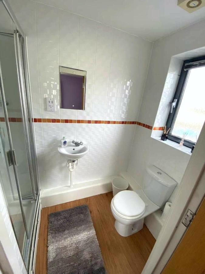 Lovely 2-Bedrooms Apartment Step To The Beach Swansea Exterior photo