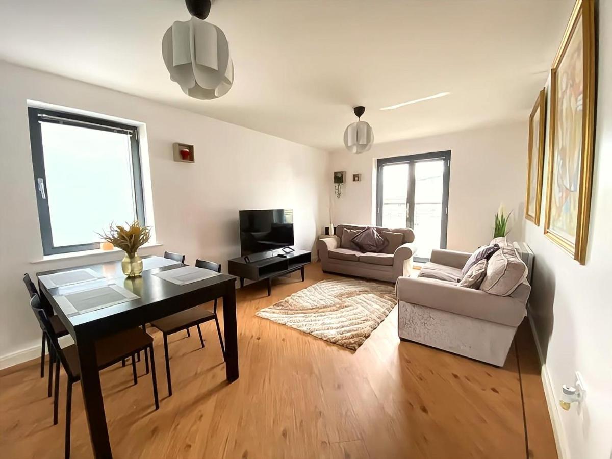 Lovely 2-Bedrooms Apartment Step To The Beach Swansea Exterior photo