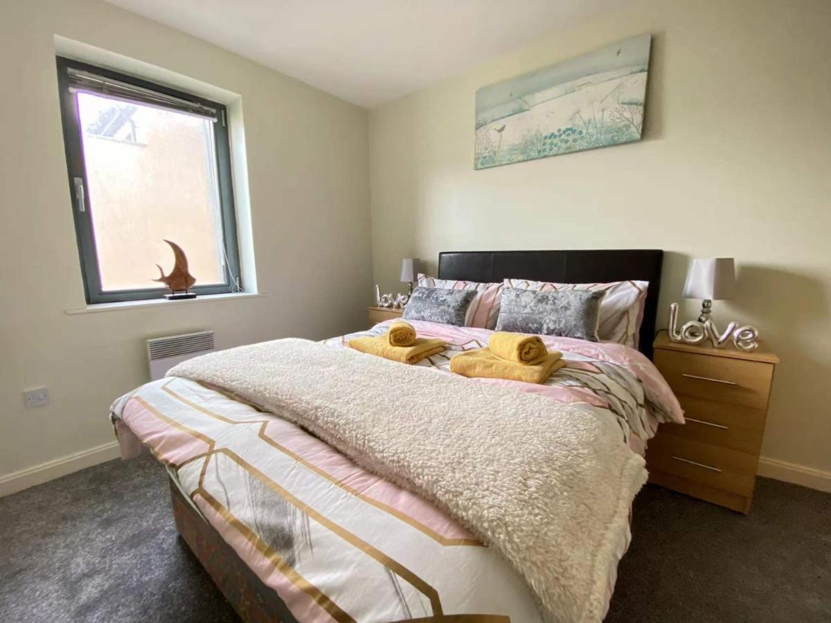 Lovely 2-Bedrooms Apartment Step To The Beach Swansea Exterior photo