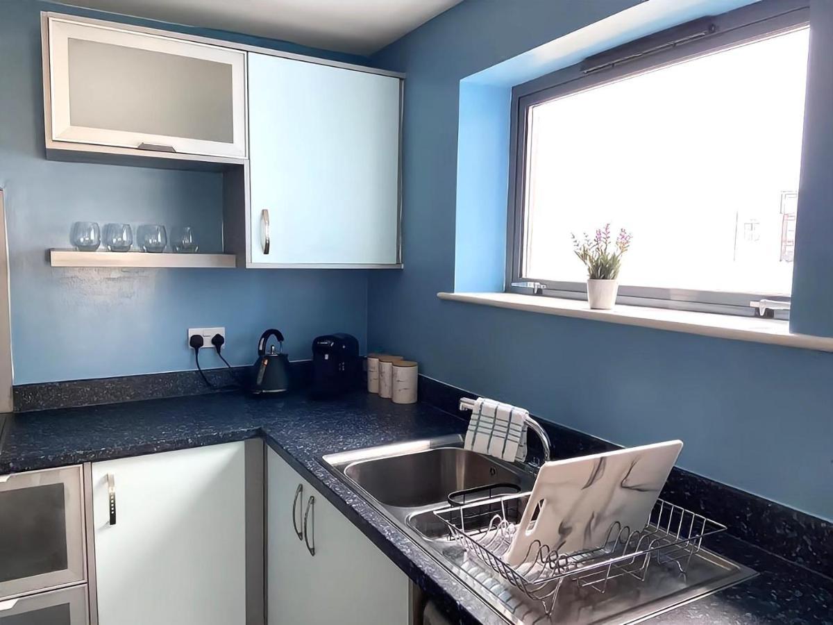 Lovely 2-Bedrooms Apartment Step To The Beach Swansea Exterior photo