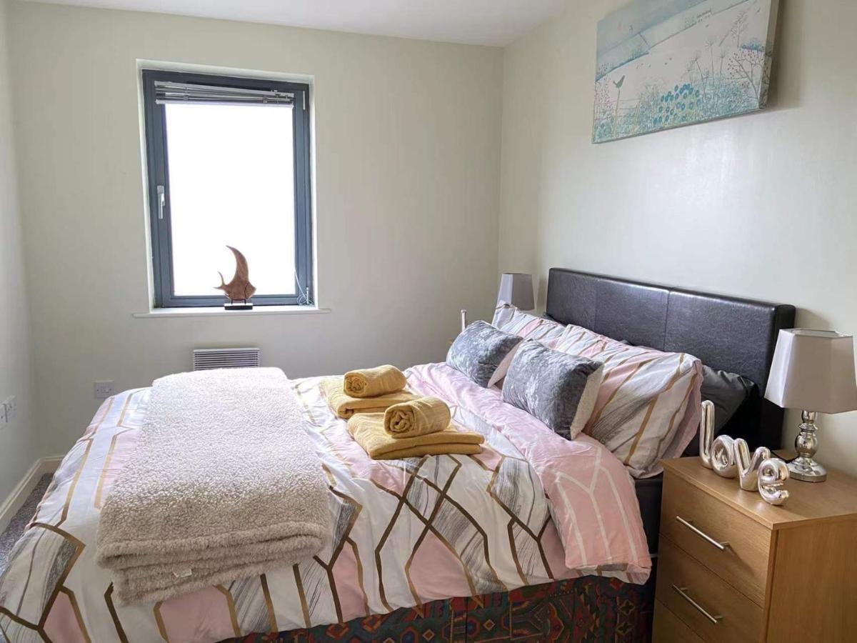 Lovely 2-Bedrooms Apartment Step To The Beach Swansea Exterior photo
