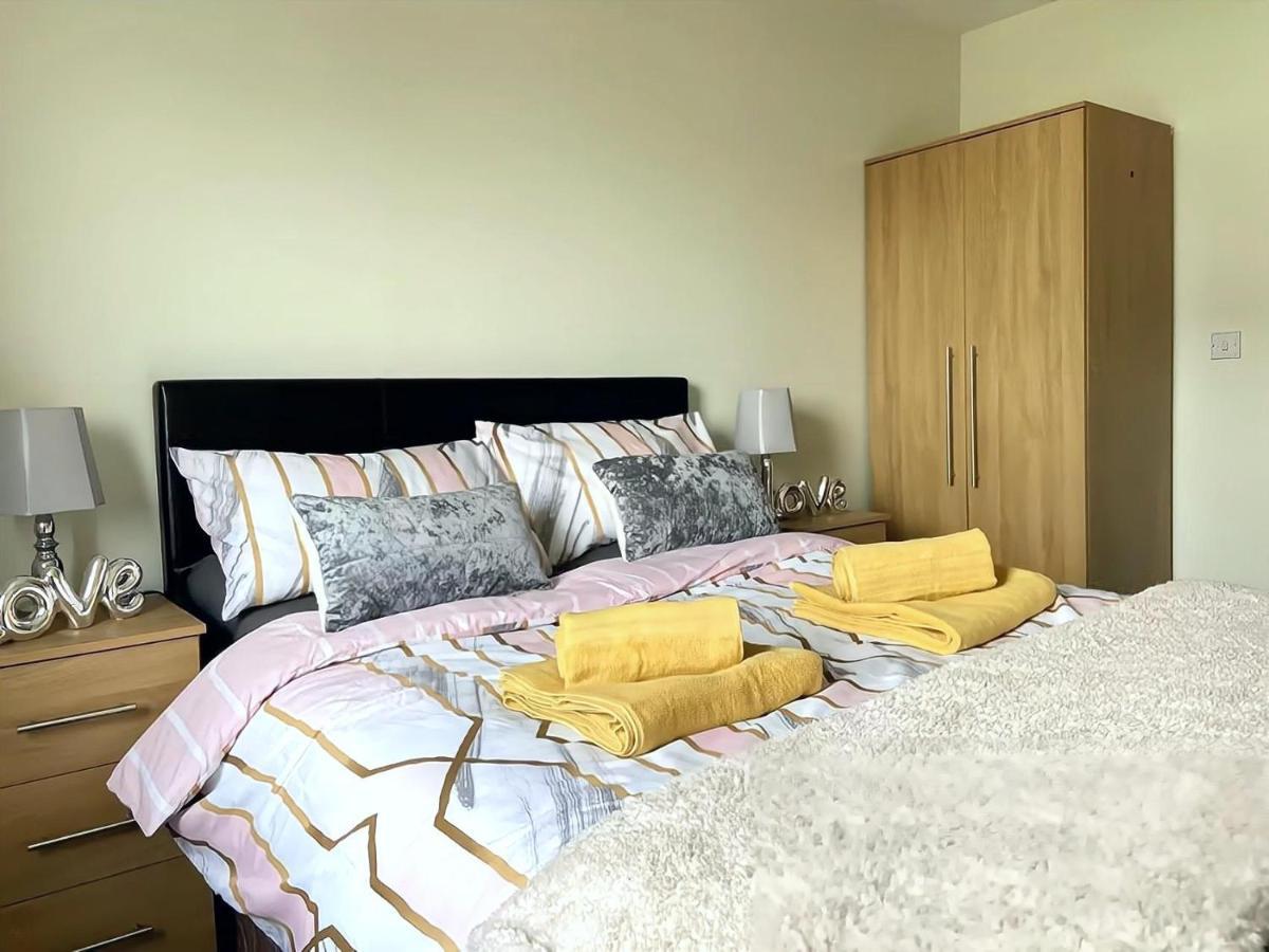 Lovely 2-Bedrooms Apartment Step To The Beach Swansea Exterior photo
