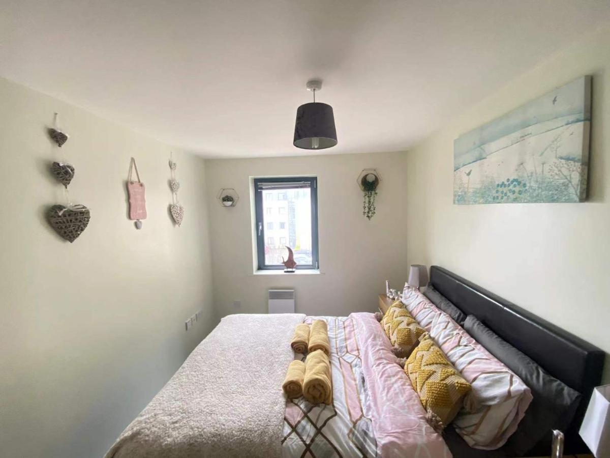 Lovely 2-Bedrooms Apartment Step To The Beach Swansea Exterior photo